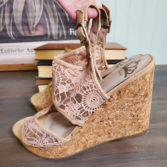 Fergalicious KRAZY Slingback Wedge Sandals Sheer Lace Mesh womens sz 8 - Picture 8 of 9